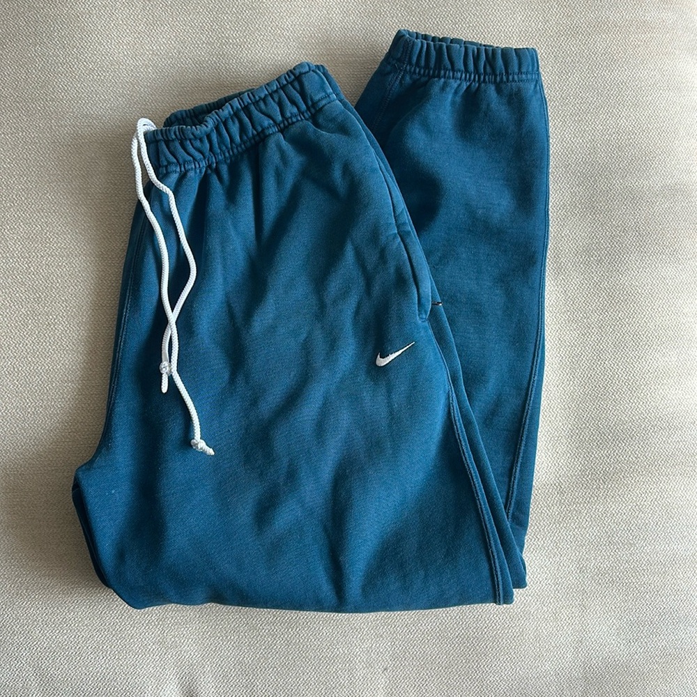 💙RARE VINTAGE FIT NIKE SWEATPANTS💙